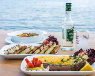Avra by the Sea: Μοναδικές θαλασσινές γεύσεις στη Σιθωνία Χαλκιδικής