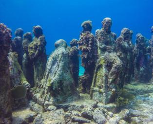 Τα 10 πιο εντυπωσιακά υποβρύχια αξιοθέατα του κόσμου