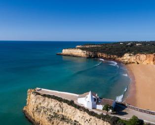 4. Praia Nova, Porches, Lagoa, Αλγκάρβε, Πορτογαλία (Πηγή: Shutterstock)