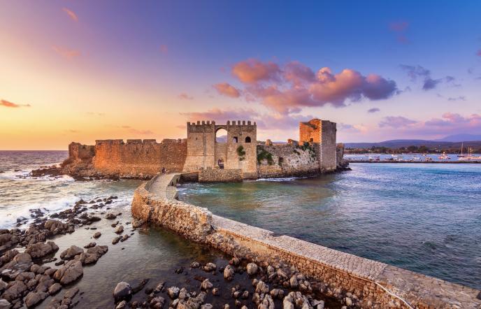 8 εντυπωσιακά κάστρα στην Πελοπόννησο