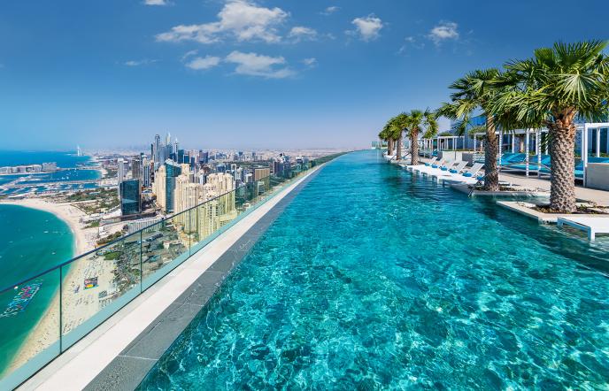 Ντουμπάι: Αυτή είναι η ψηλότερη πισίνα υπερχείλισης στον κόσμο