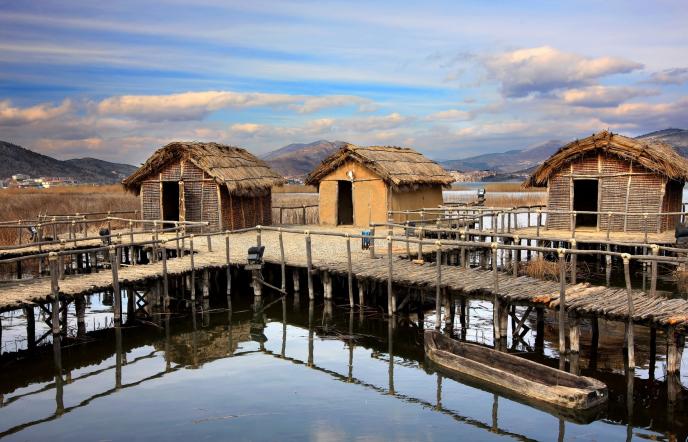 Δισπηλιό Καστοριάς: Μια βόλτα στον αρχαιότερο λιμναίο οικισμό της Ελλάδας