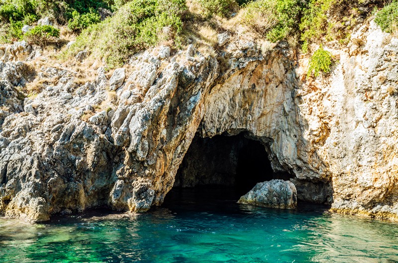 Σπηλιές Παλαιοκαστρίτσας, Κέρκυρα