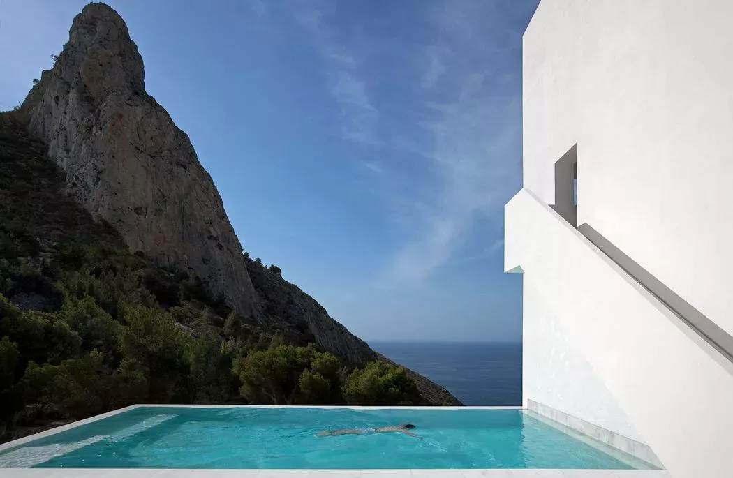 «Χτισμένη στο γκρεμό», στο Κάλπε της βόρειας Ισπανίας