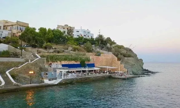 Μπαρ Αστέρια, Σύρος