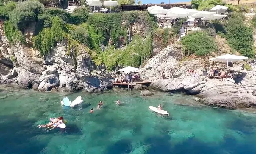 Kavos Lounge Bar, Σκύρος
