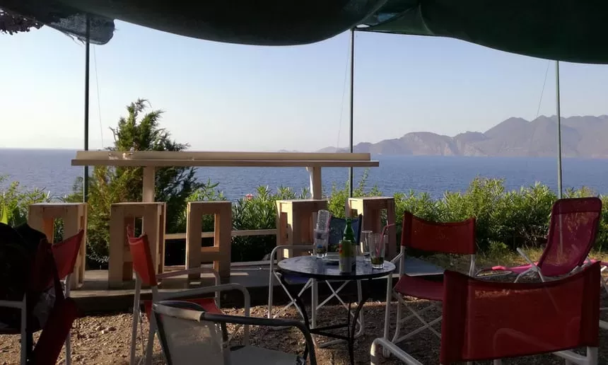 Cantinais bar, Τριζίνα