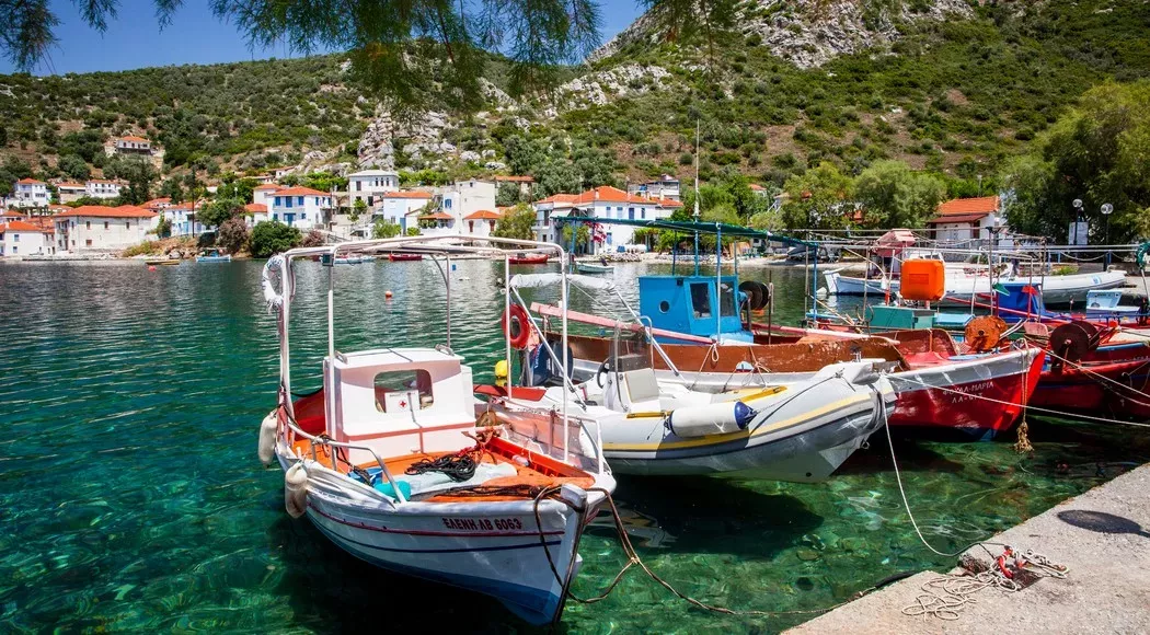 Ένα ψαροχώρι με αιγαιοπελαγίτικο ύφος