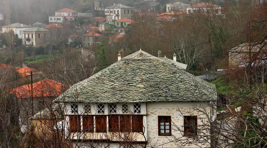 Για καφέ και τσίπουρο στο ορεινότερο χωριό