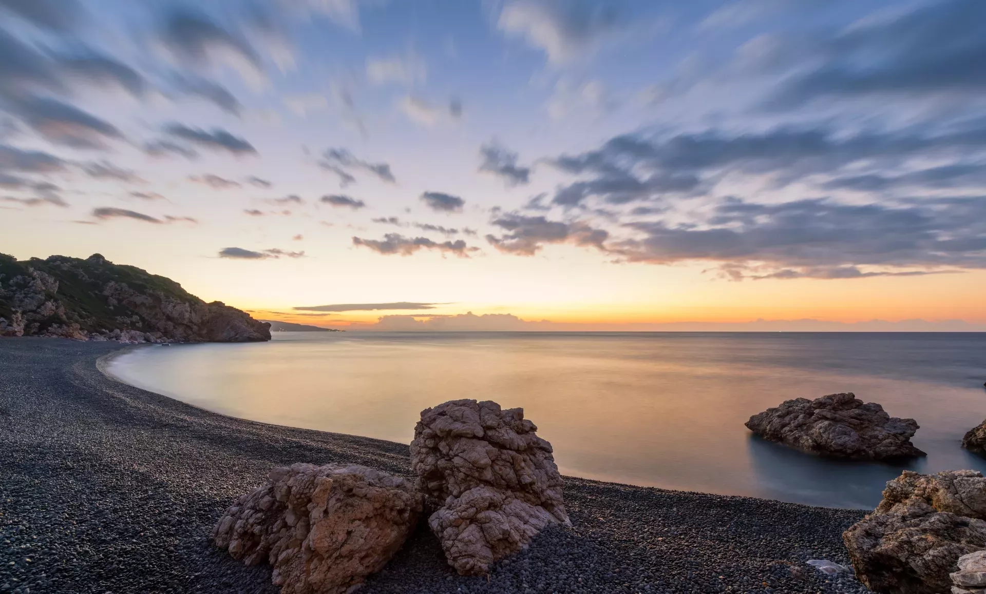 Παραλία Μαύρα Βόλια (Πηγή: Shutterstock)