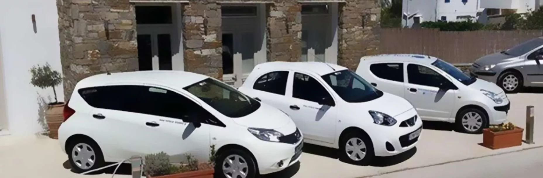 Blue Bird: Το ιδανικό αυτοκίνητο για τις διακοπές σας στη Σέριφο