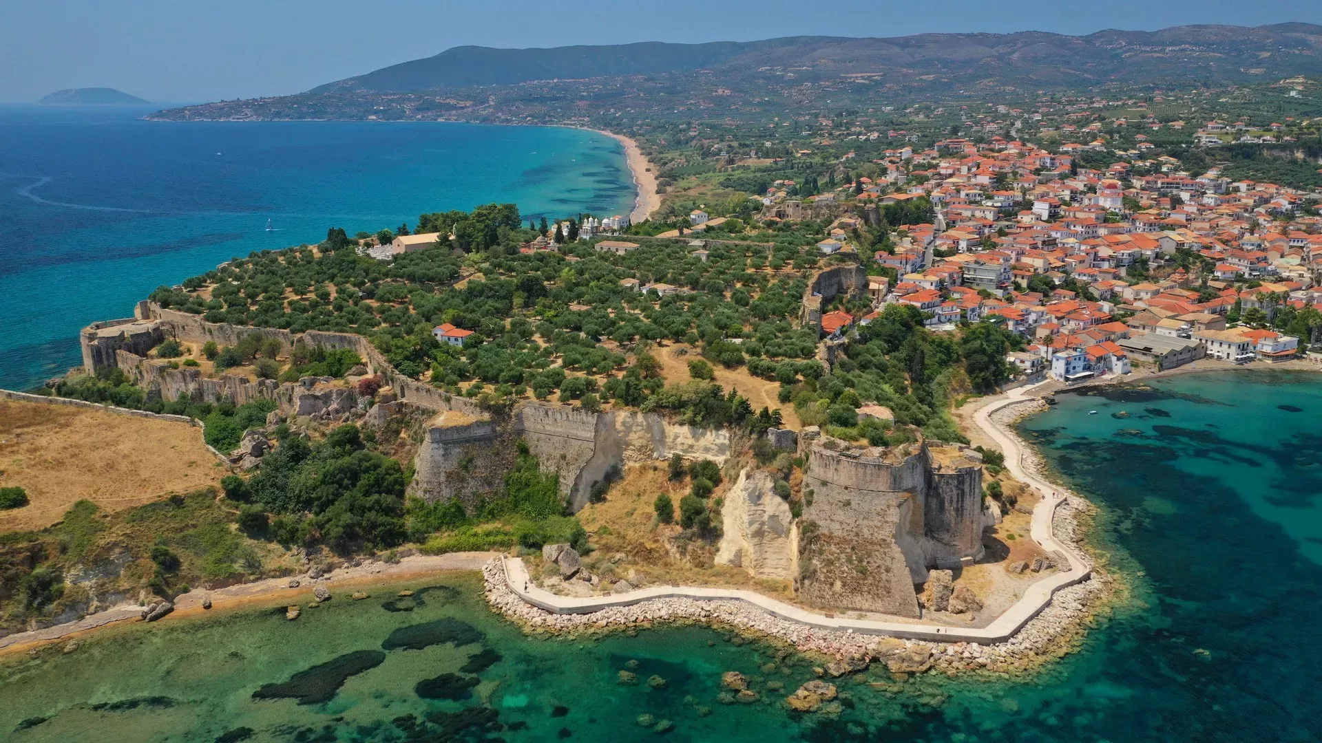 Κορώνη - Μεθώνη: Ταξίδι από ψηλά στις θαλασσινές καστροπολιτείες της Πελοποννήσου