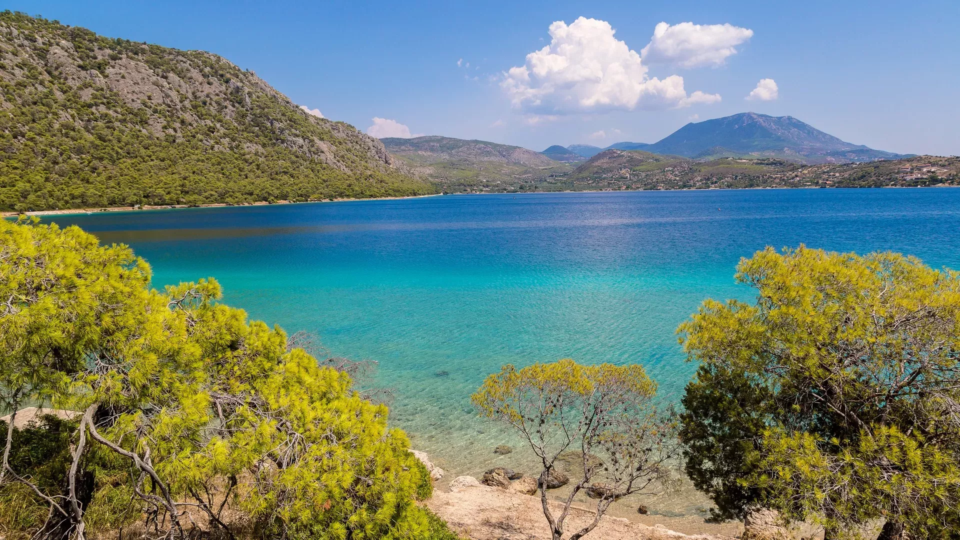 Λουτράκι: Στον Φάρο Μελαγκάβι για το ωραιότερο ηλιοβασίλεμα στον Κορινθιακό