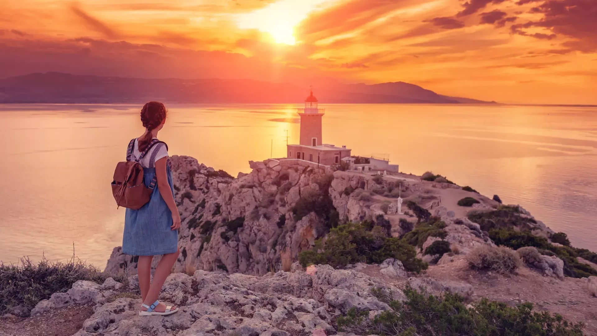 Λουτράκι: Στον Φάρο Μελαγκάβι για το ωραιότερο ηλιοβασίλεμα στον Κορινθιακό