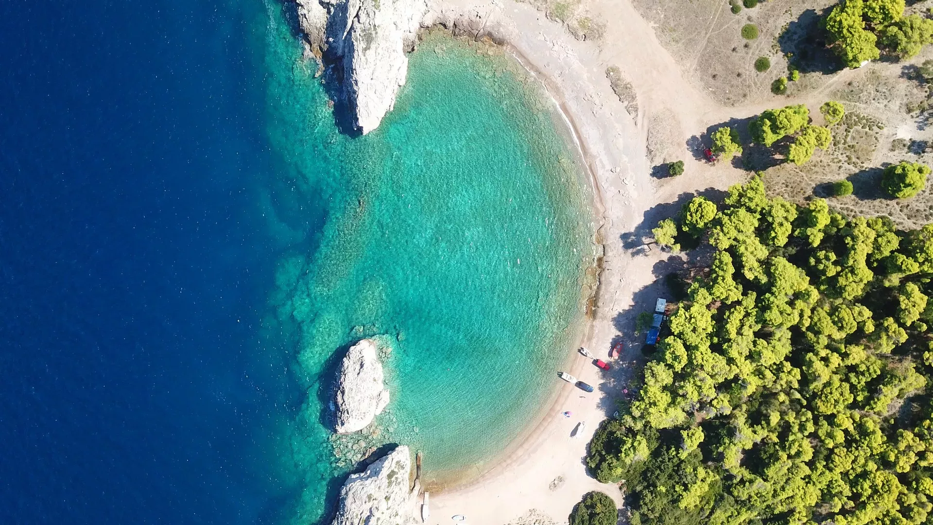 Μυλοκοπή: Η εξωτική παραλία του Κορινθιακού μία ώρα μακριά από την Αθήνα