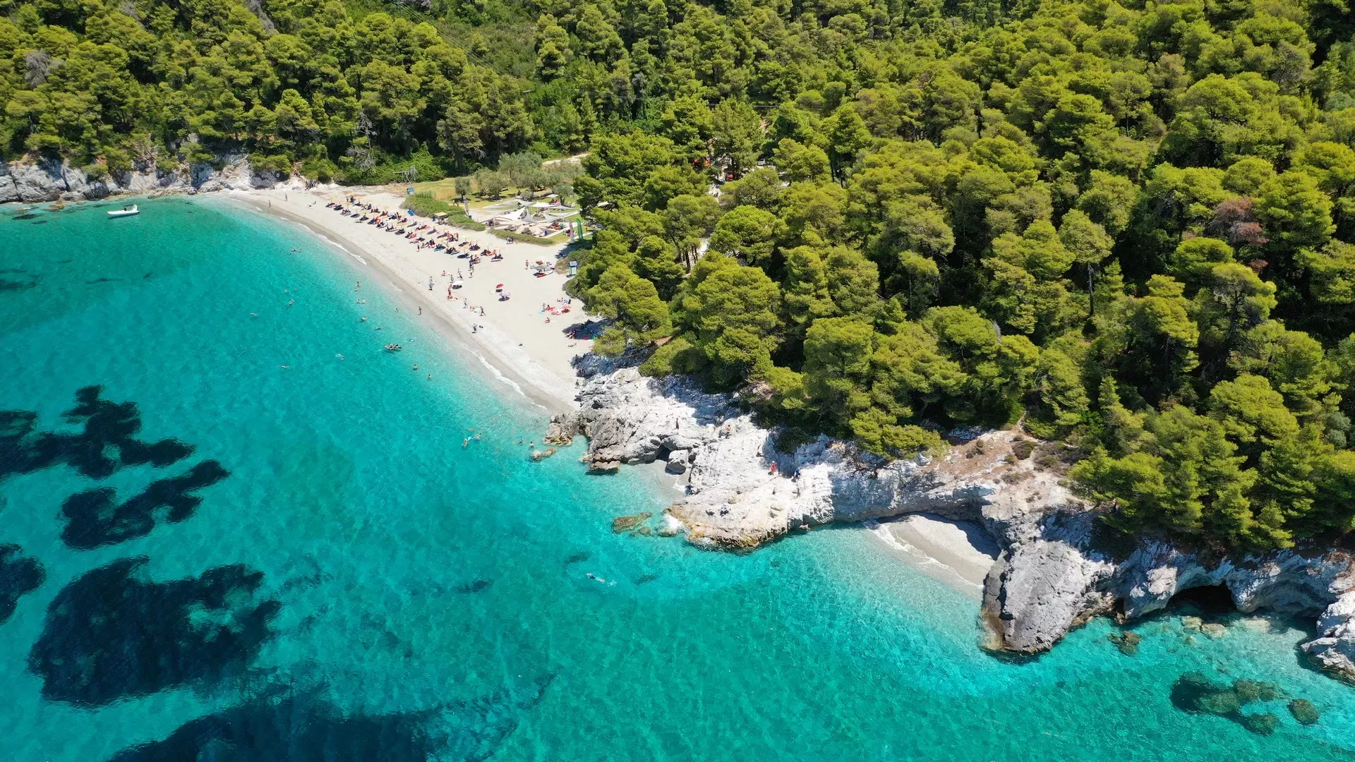 Σκόπελος: 5+1 λόγοι για να τη λατρέψετε