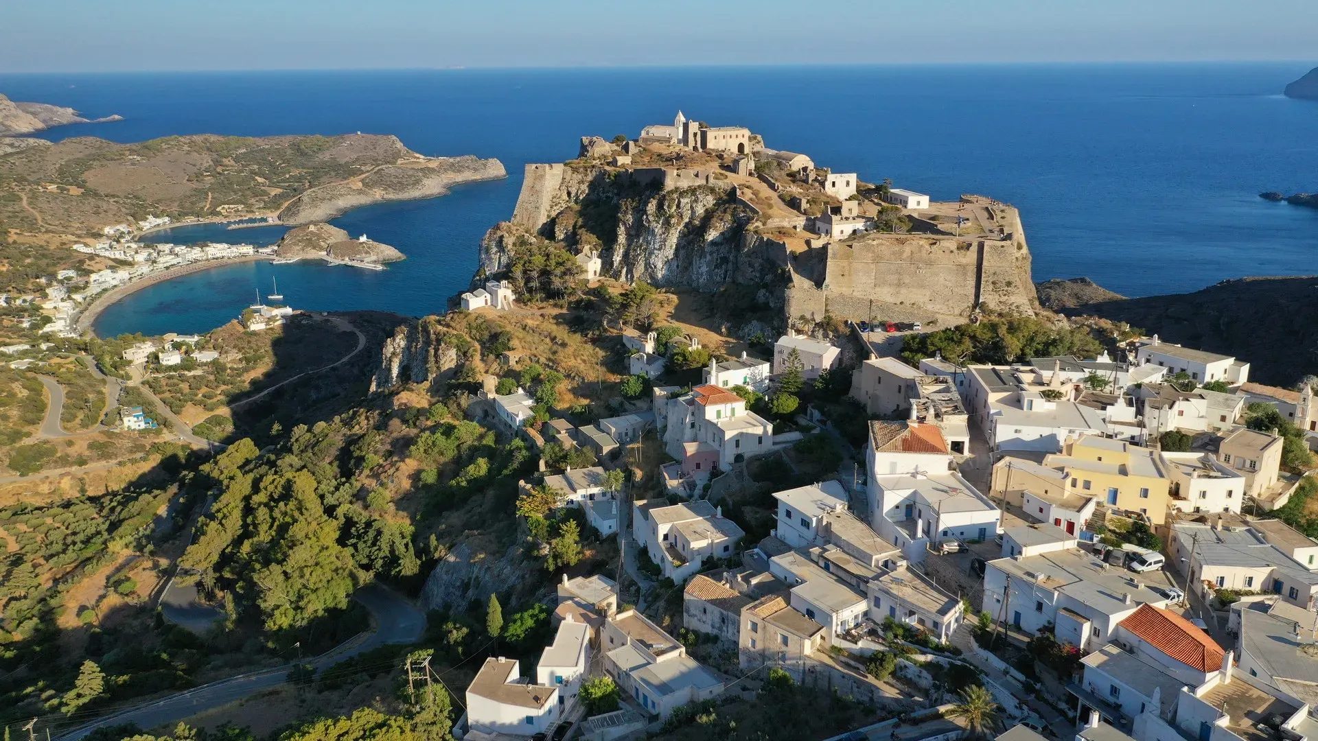 Πανοραμική άποψη της Χώρας και του κάστρου (πηγή: Shutterstock)