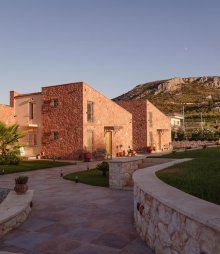 99 Luxury Exotic Villas: Φιλοξενία υψηλών προδιαγραφών στο Ναύπλιο