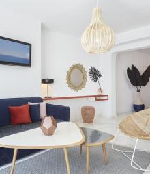 Kouros Hotel & Suites