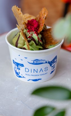 Dinas eat real