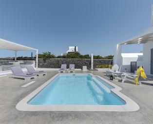 Hemera Holiday Home villa in Santorini: Ονειρεμένες διακοπές σε μια εντυπωσιακή κυκλαδίτικη βίλα