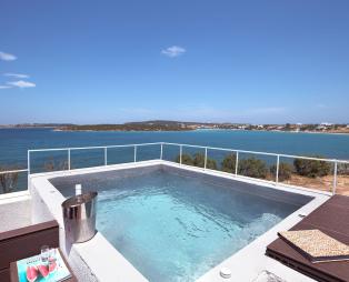 Paros Comfy Suites: Ζήστε τη μαγεία της Πάρου