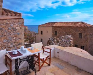 Menexes Suites Monemvasia