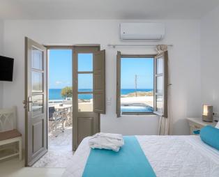 En Plo Boutique Suites: Ζήστε τις ιδανικές ρομαντικές διακοπές στη Σαντορίνη