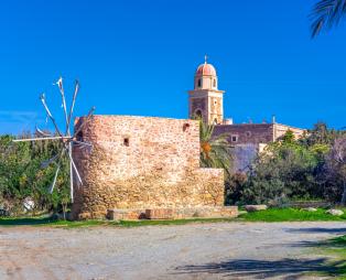 Μονή Τοπλού (κοντά στην παραλία Βάι) / Πηγή: Shutterstock