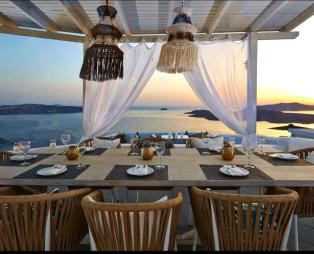 Volcano View Hotel: Μαγευτικές διακοπές στη Σαντορίνη με θέα την καλντέρα