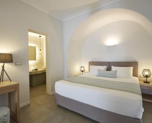 Volcano View Hotel: Μαγευτικές διακοπές στη Σαντορίνη με θέα την καλντέρα