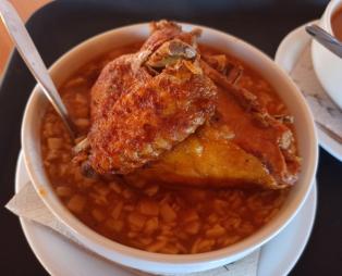 Ταβέρνα Ορίζοντες: Παραδοσιακές γεύσεις με υπέροχη θέα στα Τρίκαλα Κορινθίας