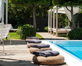 Sea View Hotel: Ένα κομψό καταφύγιο χαλάρωσης στην Αθηναϊκή Ριβιέρα