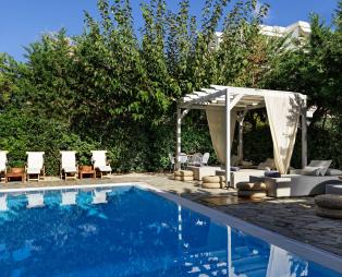 Sea View Hotel: Ένα κομψό καταφύγιο χαλάρωσης στην Αθηναϊκή Ριβιέρα
