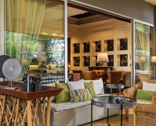 Sea View Hotel: Ένα κομψό καταφύγιο χαλάρωσης στην Αθηναϊκή Ριβιέρα