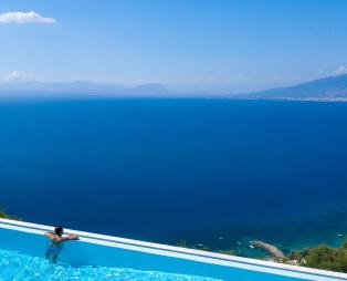 Searocks Villas Exclusive Resort: Ανακαλύψτε τον ιδιωτικό σας παράδεισο στη Μάνη