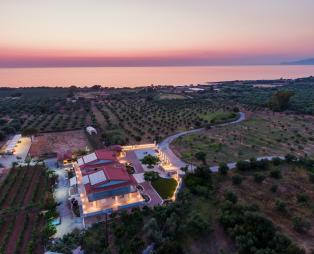 Terra Hélios Suites & Studios