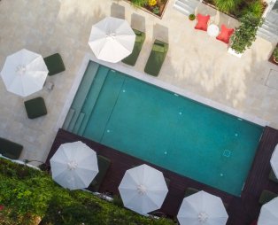 Yayaki Spetses: Εκεί που η ζεστή φιλοξενία συναντά την κομψότητα 