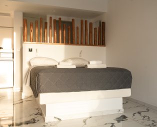 Bianco a Nero Mykonos: Όταν η ήσυχη πολυτέλεια εναρμονίζεται με το φυσικό τοπίο