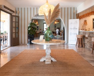 Parosland Hotel: Ήρεμη διαμονή στο αυθεντικό ψαροχώρι της Πάρου 
