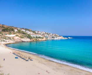 Παραλία Μεσακτή (πηγή: Shutterstock)