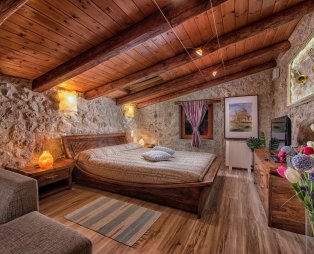 ViP Chalet: Πολυτελής διαμονή στους πρόποδες του Παρνασσού