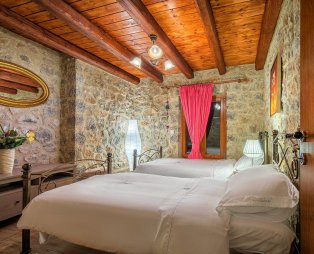 ViP Chalet: Πολυτελής διαμονή στους πρόποδες του Παρνασσού