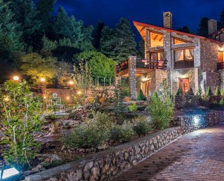 ViP Chalet: Πολυτελής διαμονή στους πρόποδες του Παρνασσού