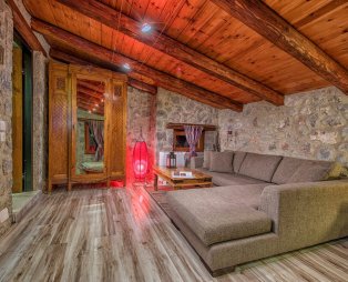 ViP Chalet: Πολυτελής διαμονή στους πρόποδες του Παρνασσού