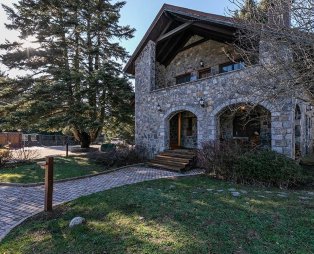 All Seasons Paradise: Διακοπές στο παραμυθένιο σκηνικό του Μαινάλου