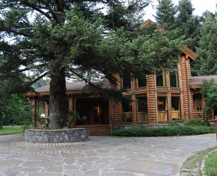 All Seasons Paradise: Διακοπές στο παραμυθένιο σκηνικό του Μαινάλου