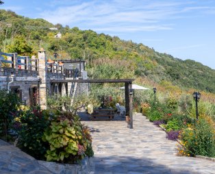 Elysian Luxury Villa: Απόδραση για όλες τις εποχές στην Τσαγκαράδα