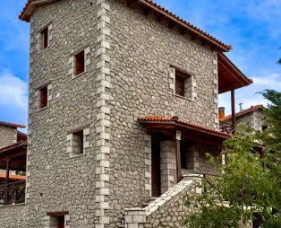 ParnaView Chalet: Ζεστή απόδραση μέσα στη φύση στο Λιβάδι Αράχωβας