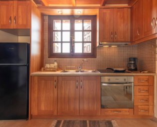 ParnaView Chalet: Ζεστή απόδραση μέσα στη φύση στο Λιβάδι Αράχωβας